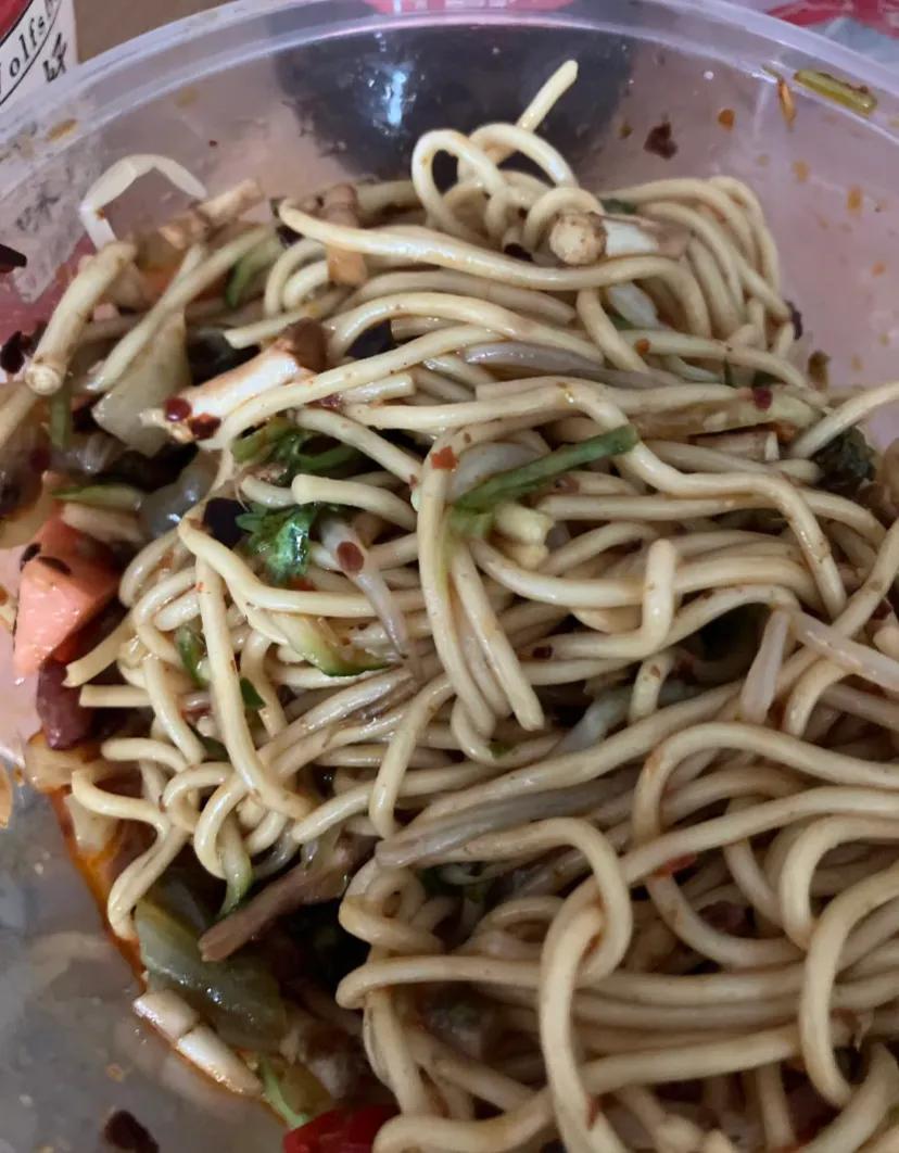 杭州的凉面不好吃啊
四川好吃鬼，算是一个非常喜欢吃凉面的人了，初中的时候我学校外