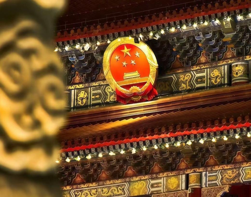 你敢信？都2025年了，还有人把“认怂”包装成“顾全大局”，把“妥协”吹嘘成“高