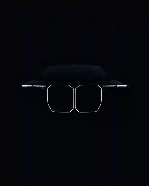 X系统，配备全景视域显示。