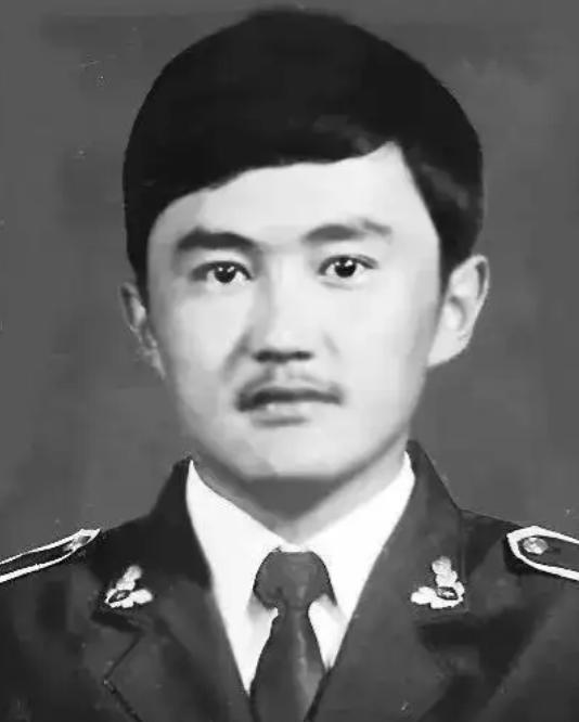 人死之前是有预兆的。1994年哈萨克族民警赛尔江吃完晚饭对妻子说“你今天做的饭特