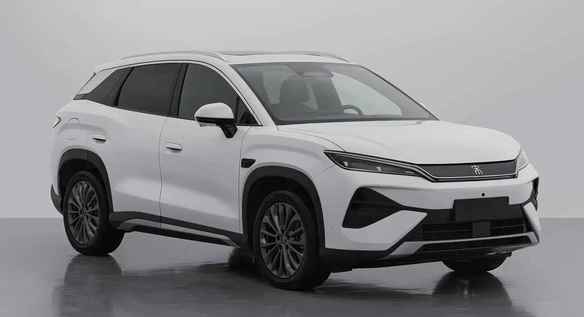 宋Ultra，宋家族里面块头最大的一款。
谁能帮我捋捋，现在宋系列有多少款车了？