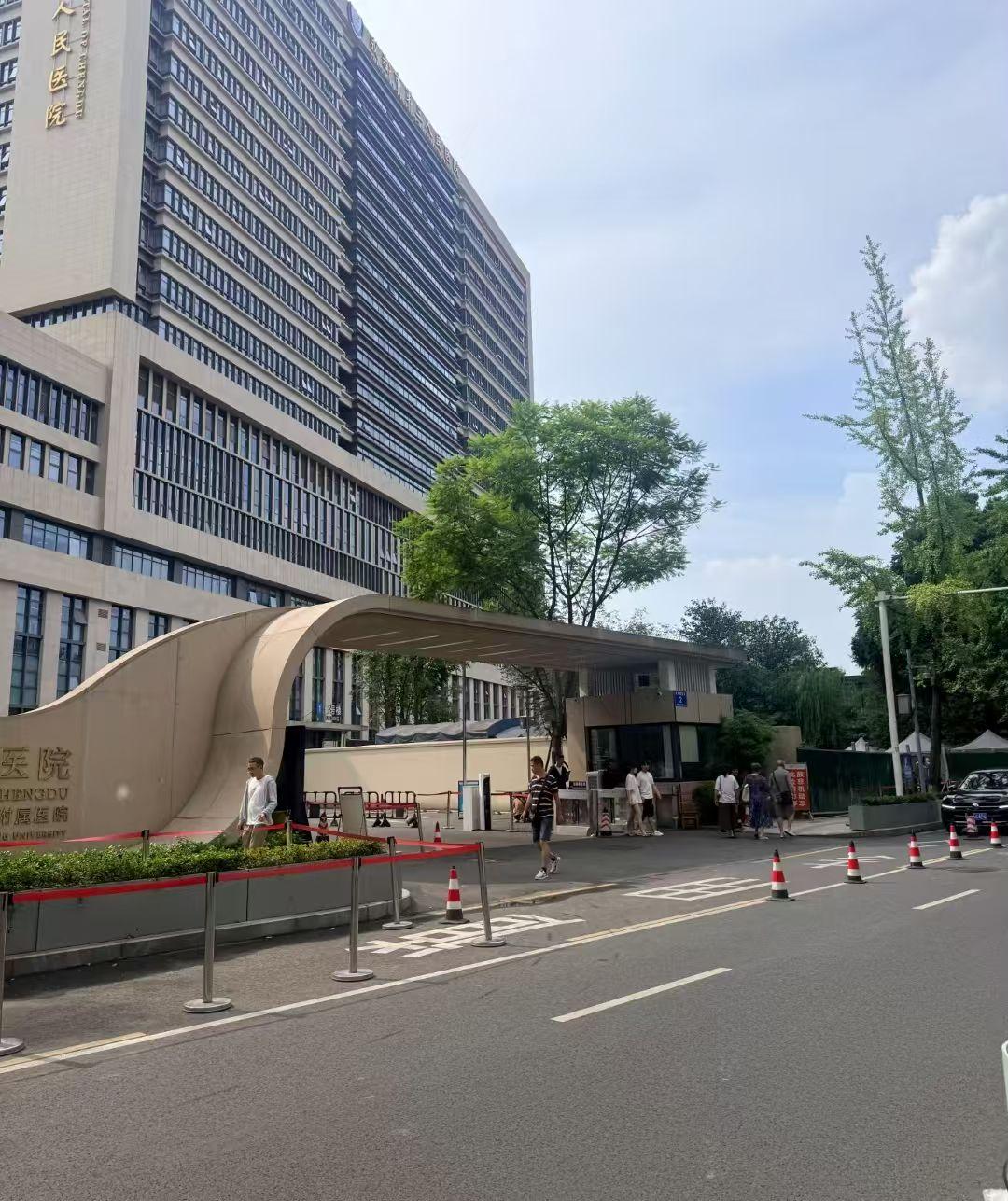 一位三甲医院医生说：
“如果你感觉身体哪里不舒服，
不管这种不舒服的程度如何，