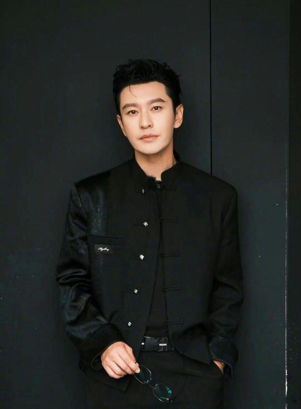 黄晓明官宣与叶珂恋情，霸总语录：你别做，我来做。黄晓明和杨颖正式成为过去式，黄晓
