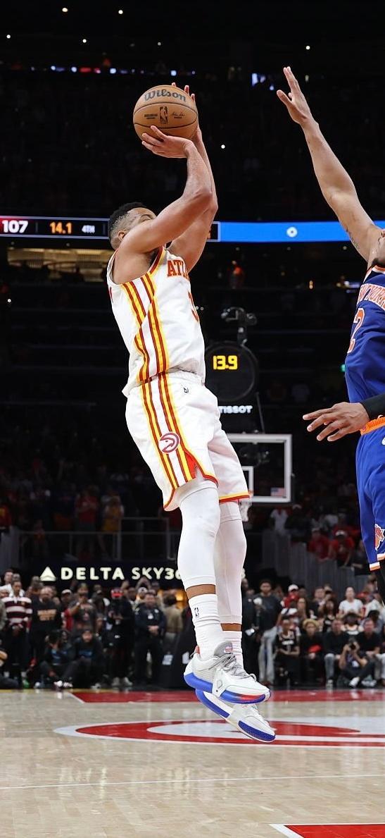 CJ-麦科勒姆准绝杀战靴CJ4 PE配色灵感来自CJ孩子Jacobi，他喜欢的动