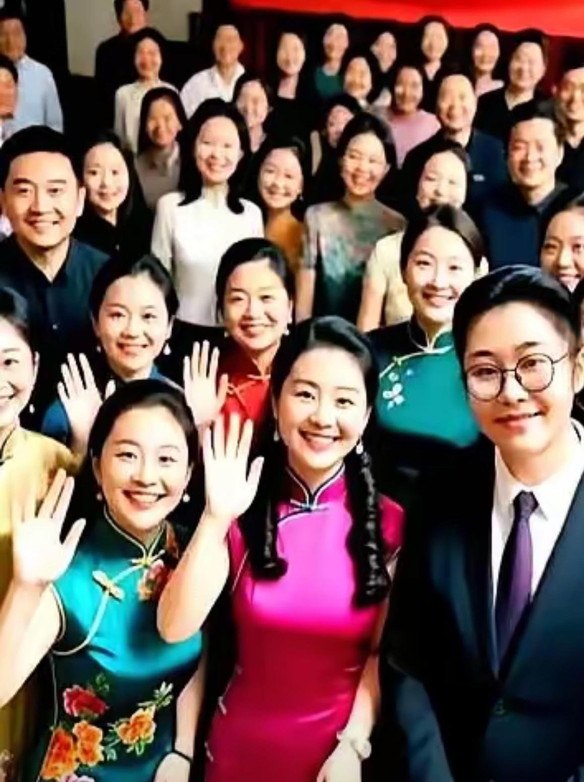 大网红这回真把“好笑”玩明白了。
别人忙着立人设、端着架子，他倒好，几句轻松的话