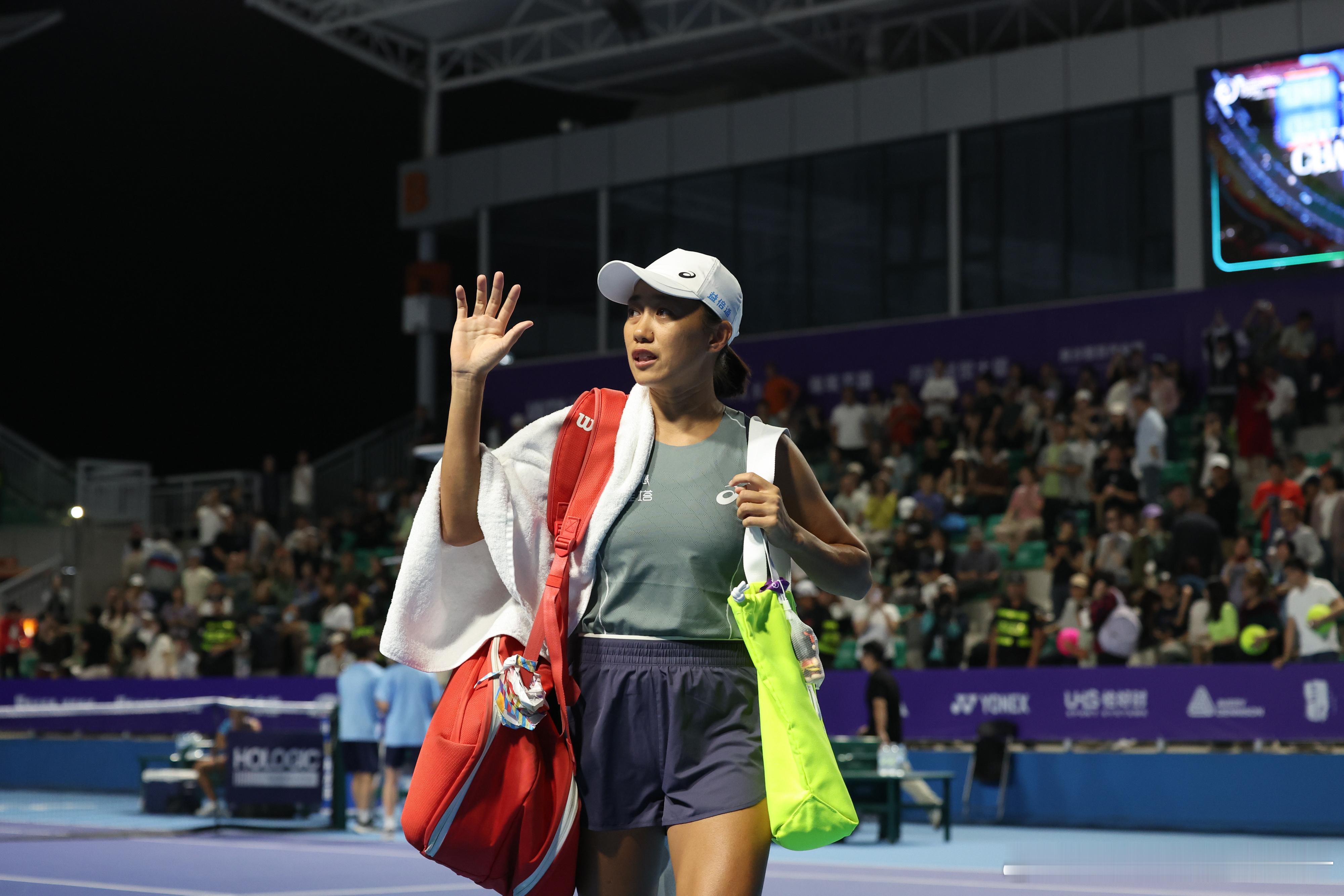 张帅退出广州赛🔵WTA250广州女单半决赛❌🇨🇳张帅2-5 🇺🇸李吉妮