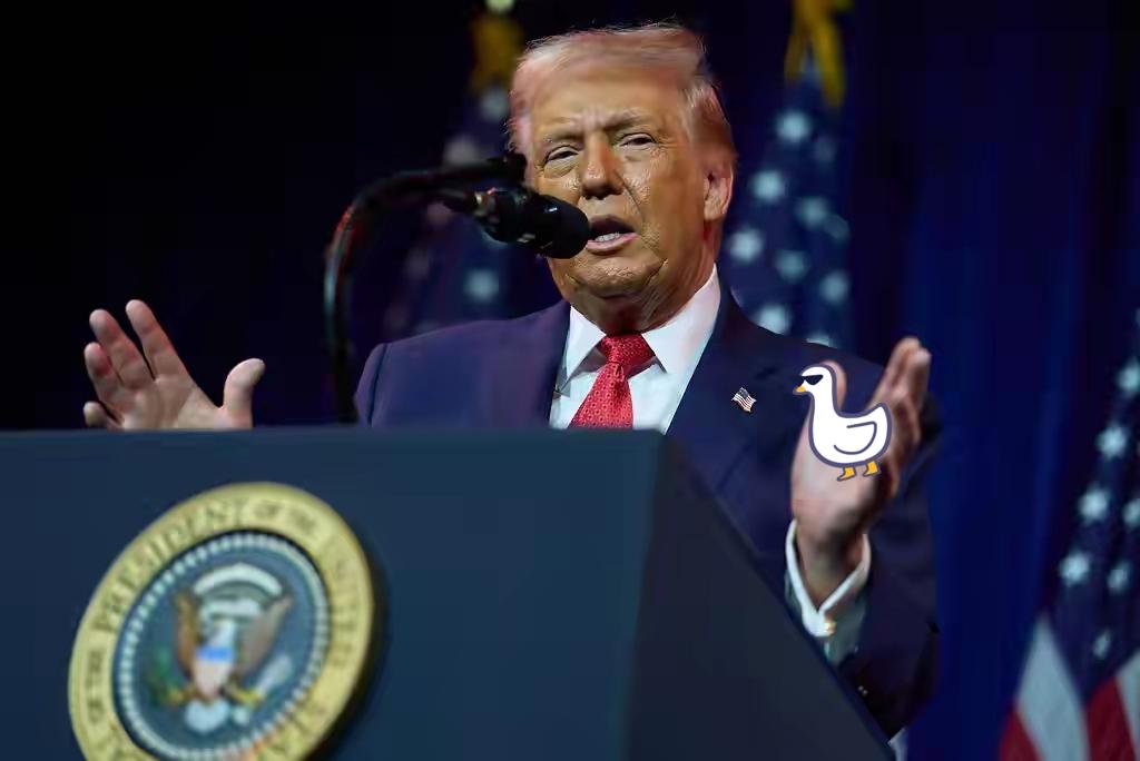 特朗普宣布
1月8日，特朗普在“真实社交”宣布，2027年美军费不是1万亿，而是