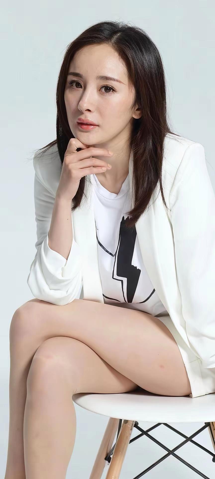 杨幂无修生图大片，颜值状态全程在线 