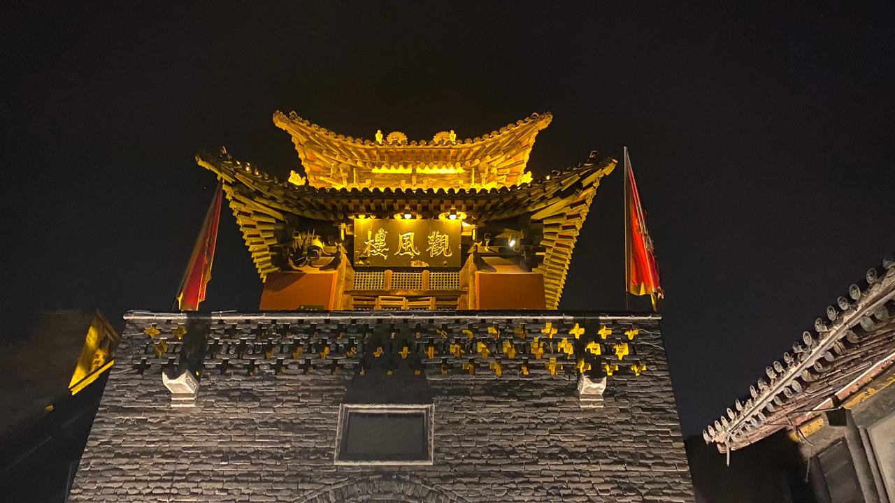 观风听雨客落座