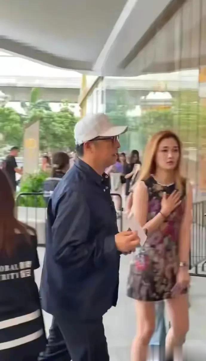 王岳伦回应新恋情，原来是乌龙！

王岳伦说他对女人不感兴趣，只想陪女儿长大，是不