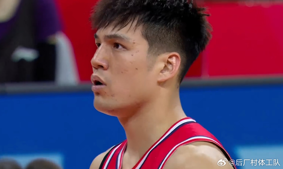 龙狮男篮vs青岛男篮 陈国豪今天三节没结束13分钟得了10分，连续两场上双，有机