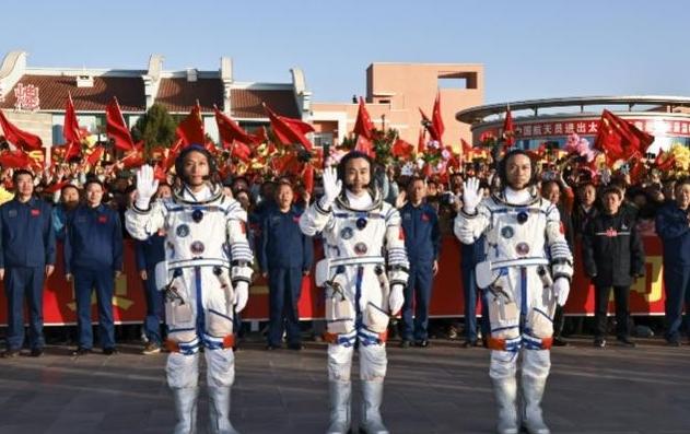 日本，拿了快30个诺奖，登不了月球火星。英法德，加起来300多个诺奖，也登不了火