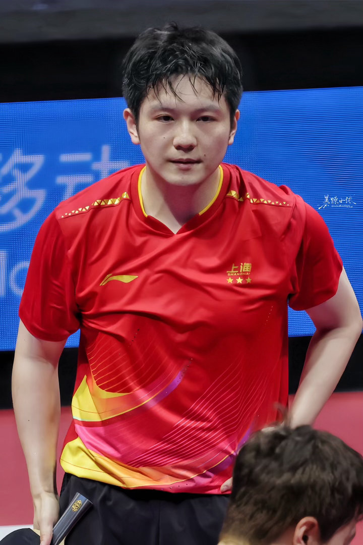 莫雷加德被问“樊振东在国乒会如何”面露难色！亲口认证他是最优秀队友，世乒赛封神一