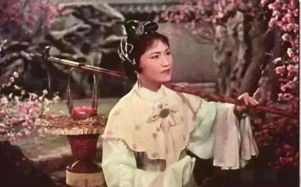 她们几位，谁最符合你心目中的黛玉葬花的形象呢？

林黛玉作为《红楼梦》里的重要人