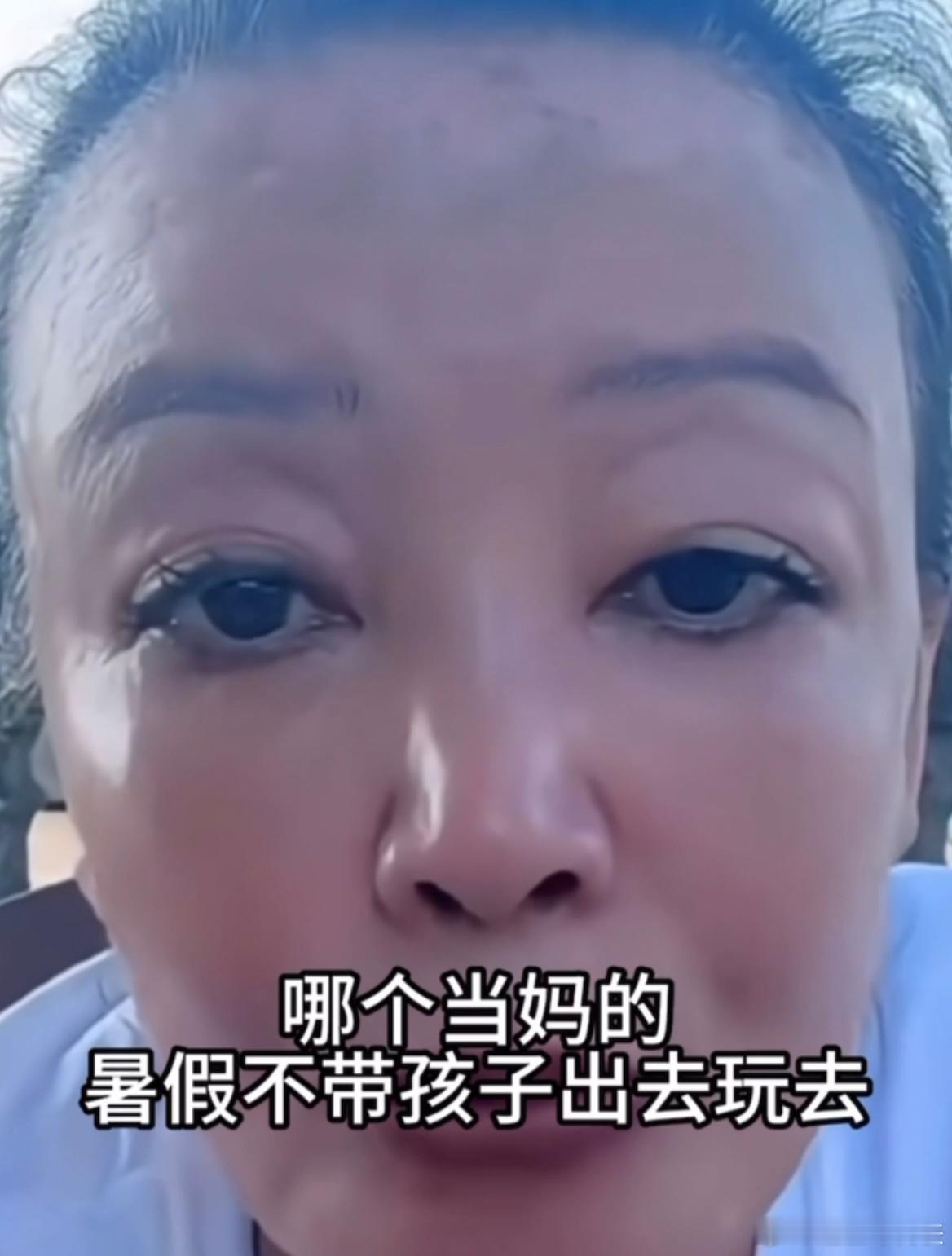 #张兰回应大S经纪人怒斥#张兰在直播中回应大S经纪人怒斥一事，称对方是大S的嘴替