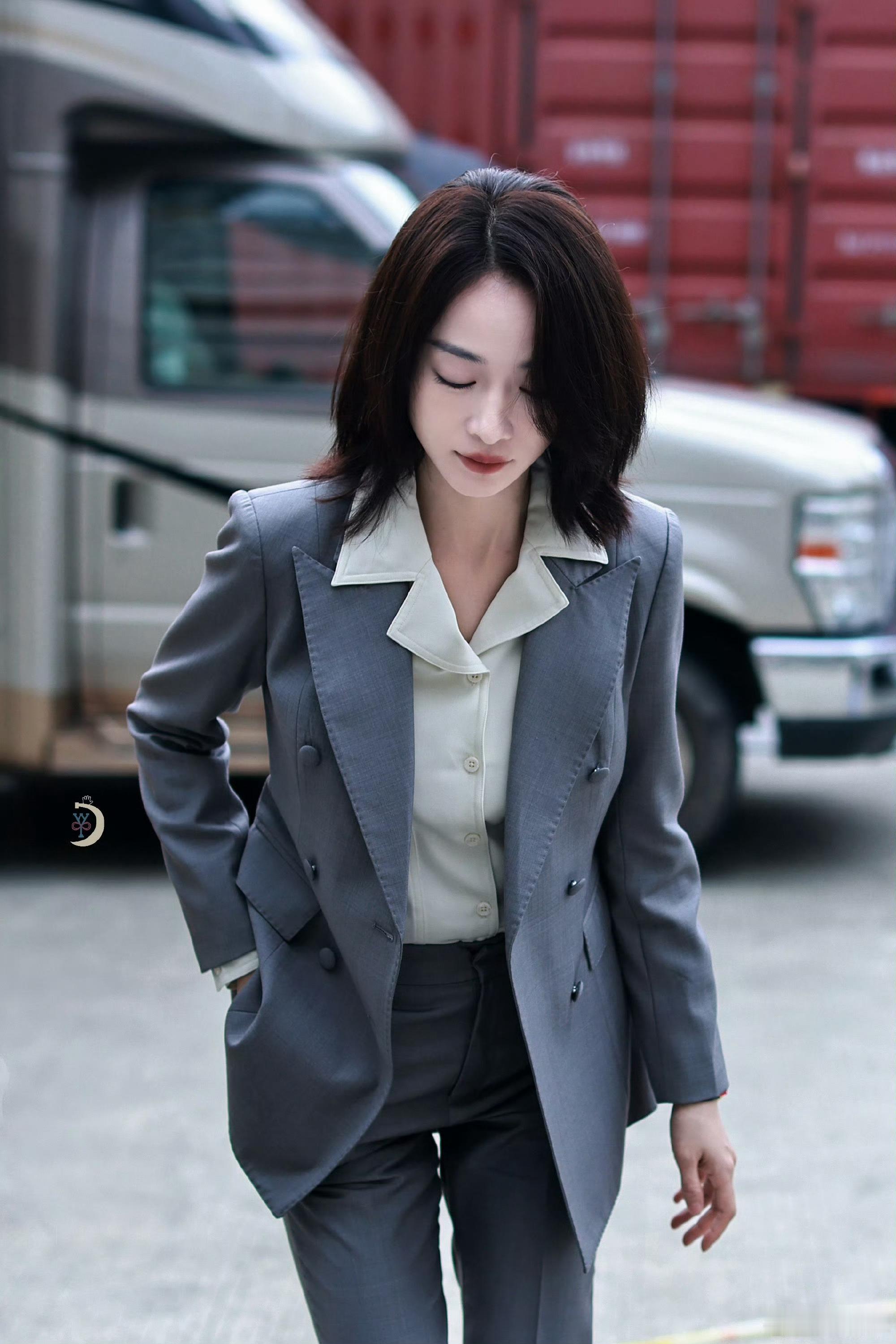 #吴谨言 大张伟大#说的是“大张 ，伟大”，还是“大张伟 ，大”[允悲] 哈哈哈