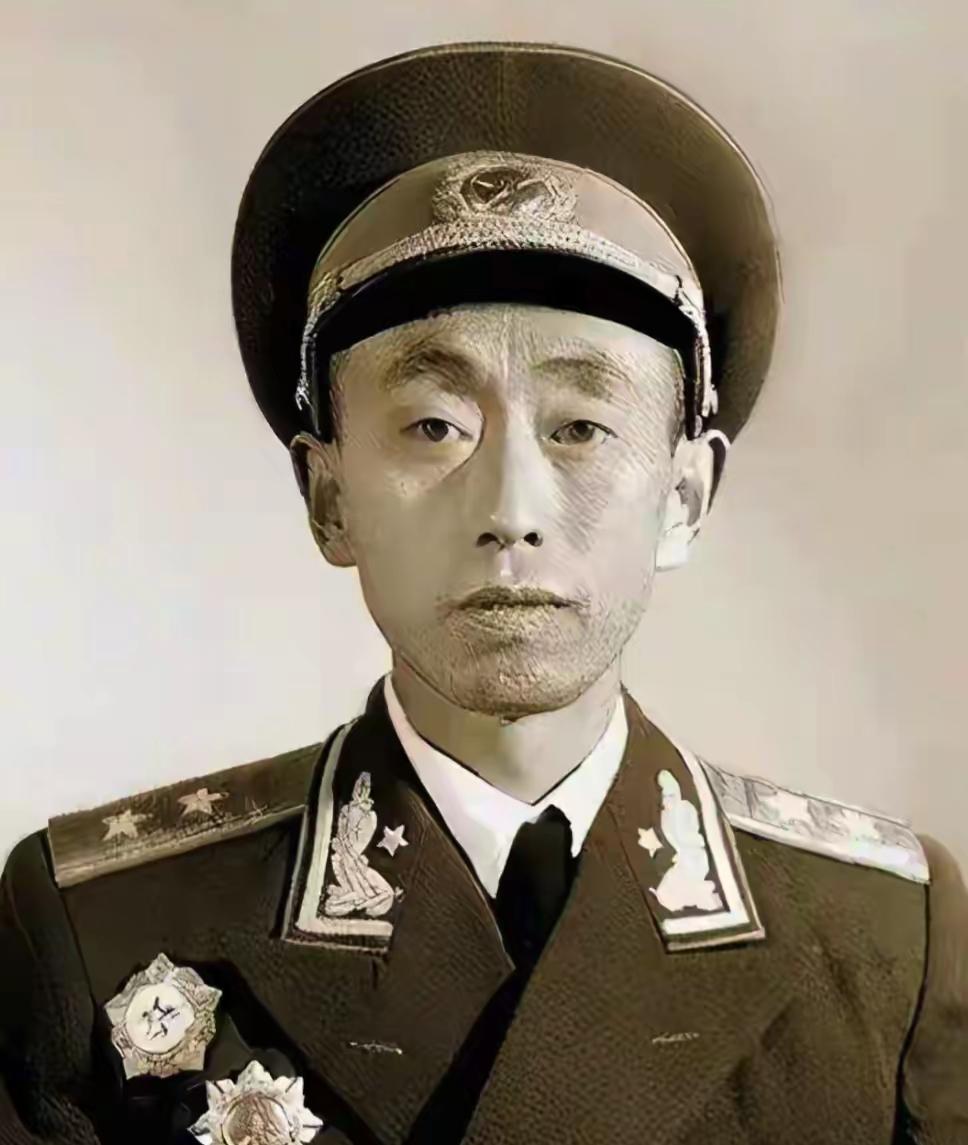 1983年，一位西路军老兵在医院看大门的时候，没招谁没惹谁，居然被人活活打死了。