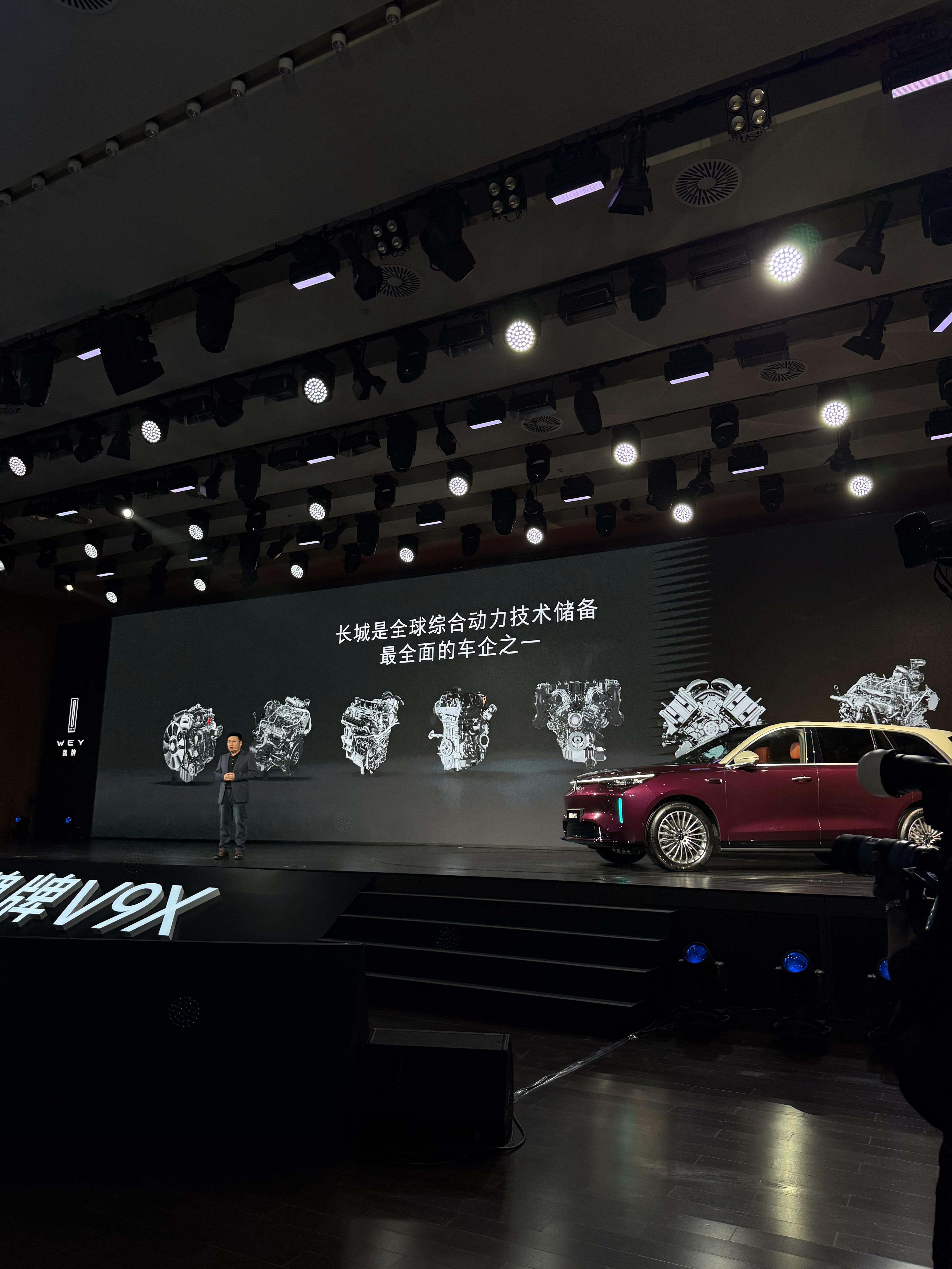 造车就像斗地主，当你牌不好的时候，你会想方设法迷惑对方，当你手握俩王四个2的时候