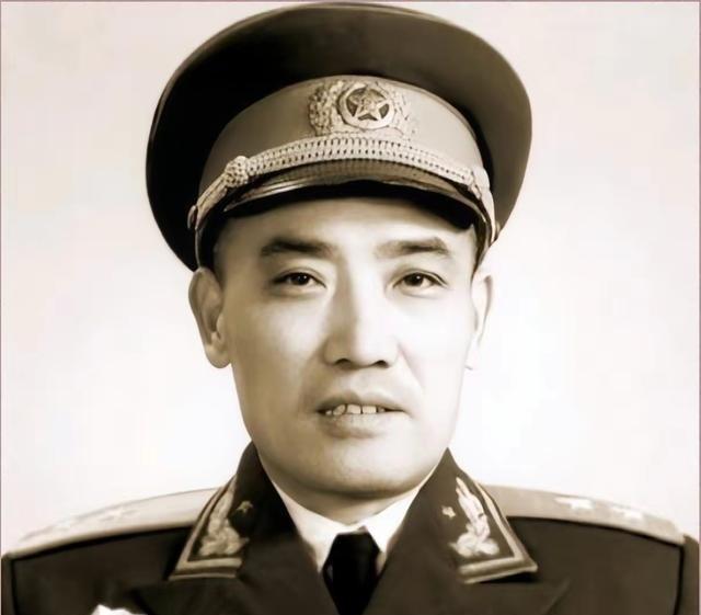 1955年授衔，陈锡联是上将，陈再道是上将，可当年在红四方面军当过他们师长的张才
