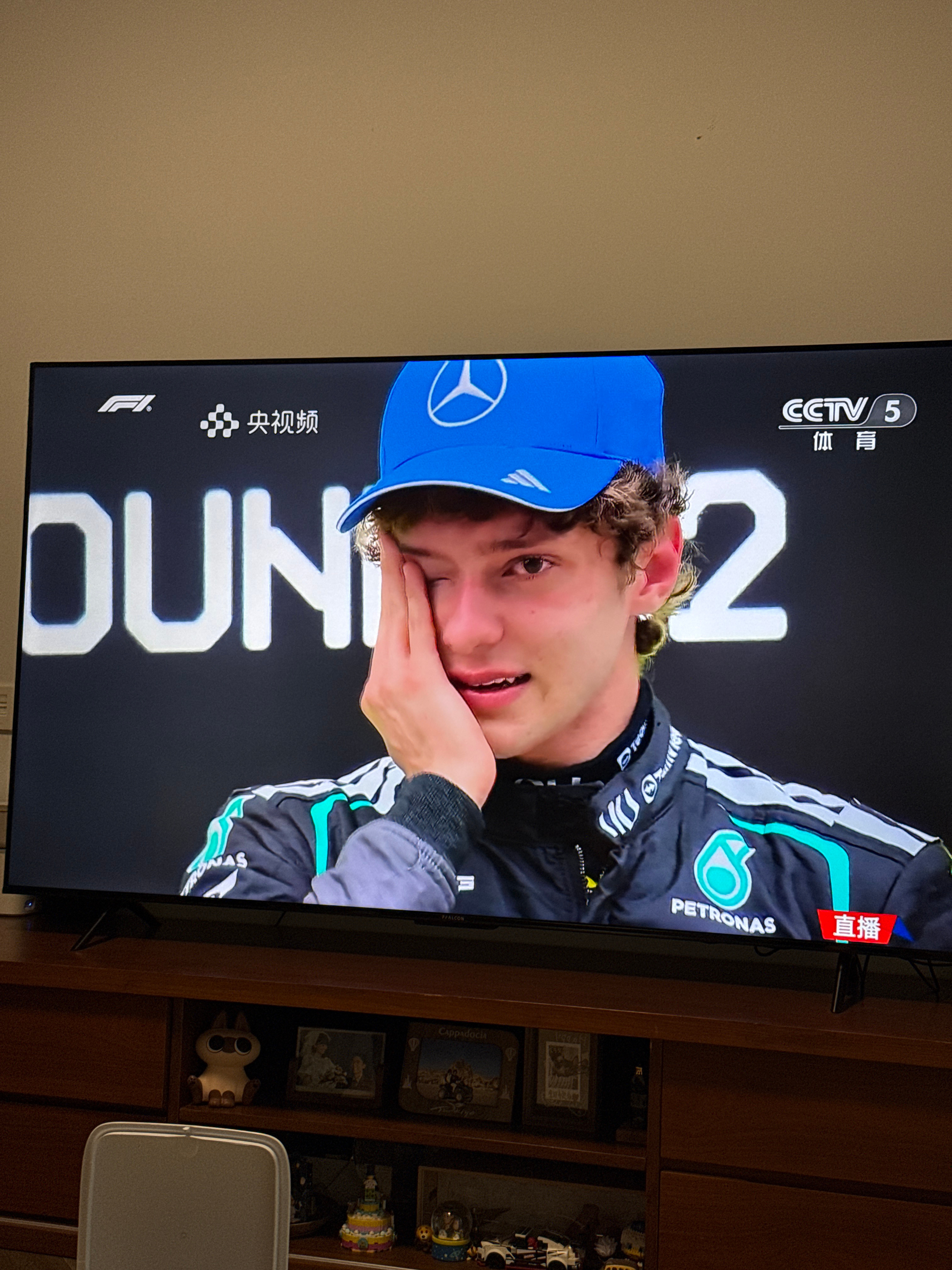 孩子都哭了人们谁不喜欢年少成名的故事呢F1