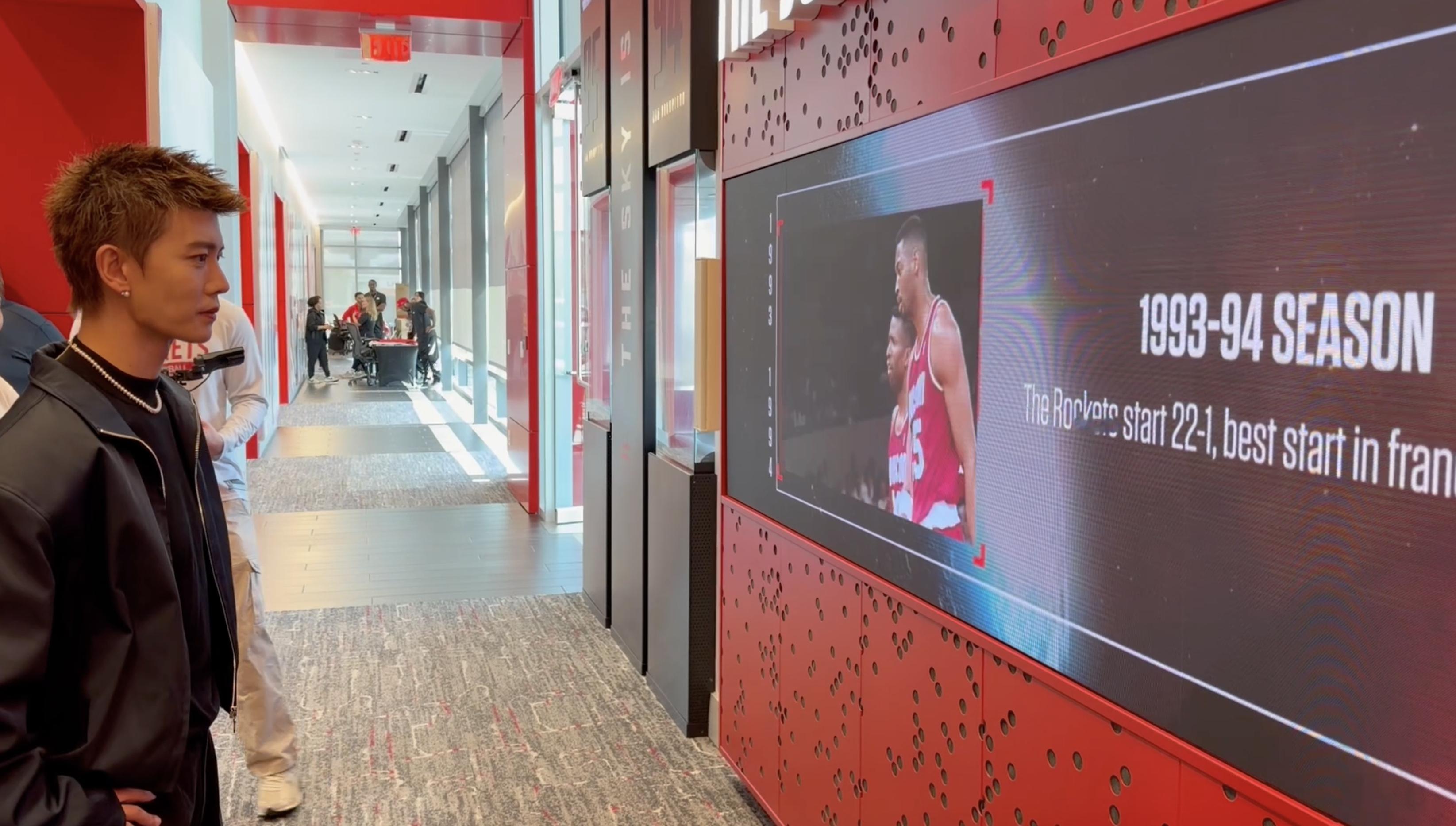 任嘉伦2026nba全明星任嘉伦火箭主场表演嘉宾任嘉伦到访火箭训练营 当任嘉伦看