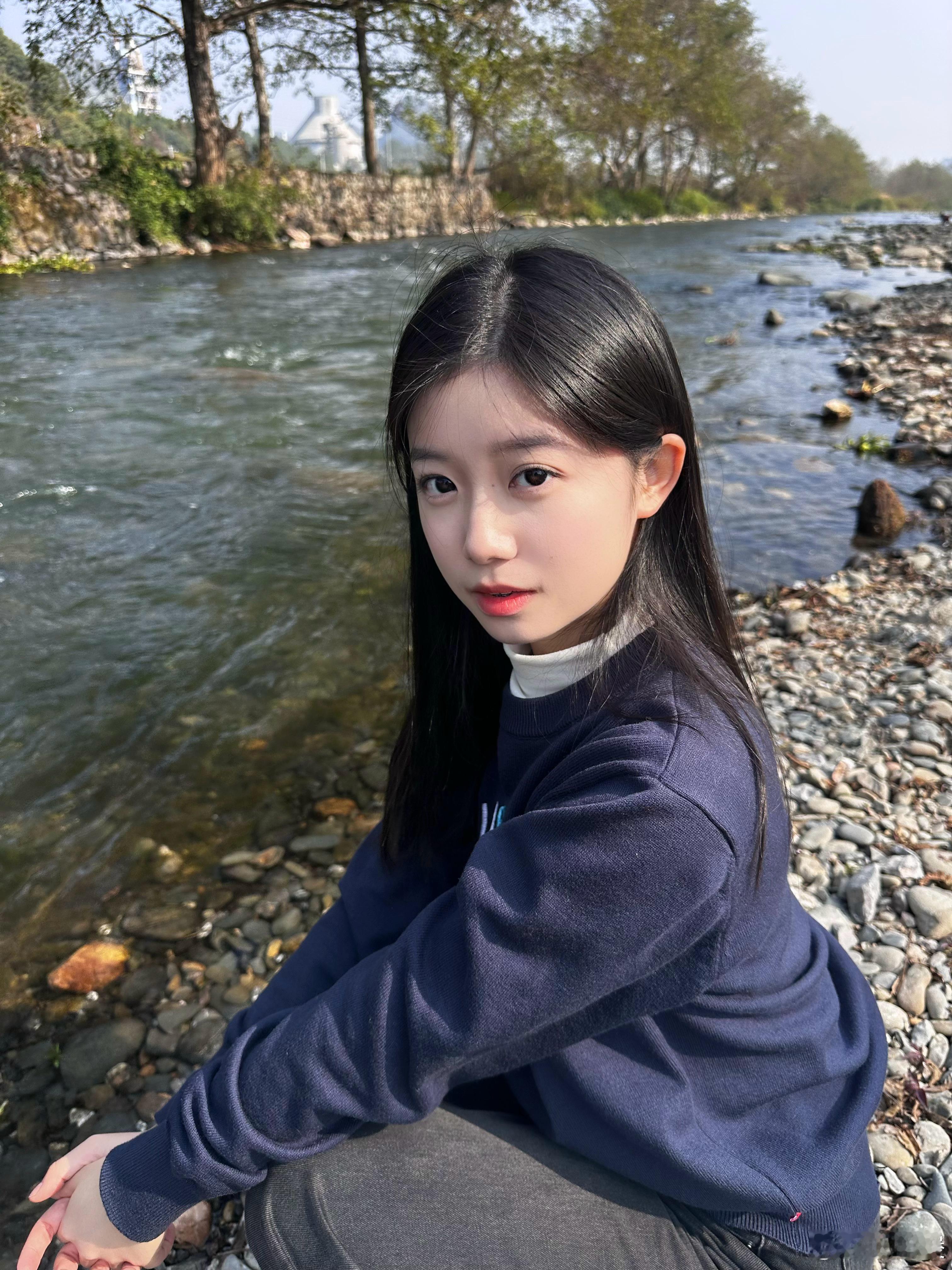 好久不见哇～本月忙到起飞🛫献上带娃娃们出去野餐时拍的黄金左脸☀️ 