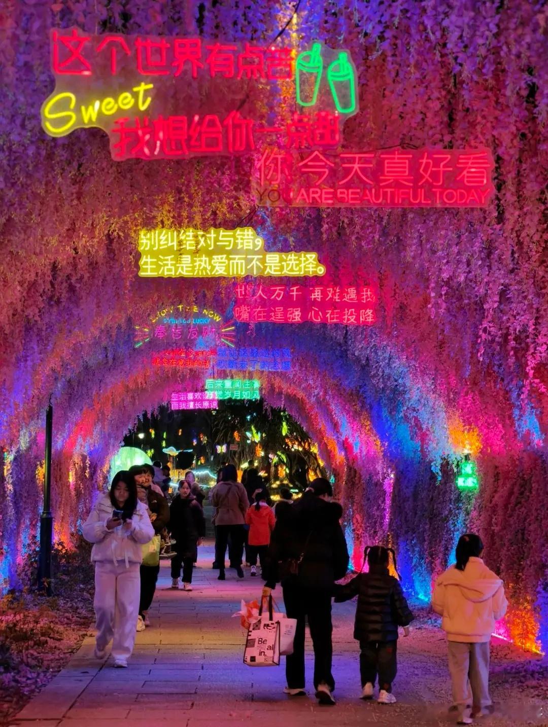 福建年味  福州年味  身边的年味  6大主题区域，每天14场沉浸式演艺，福州爱