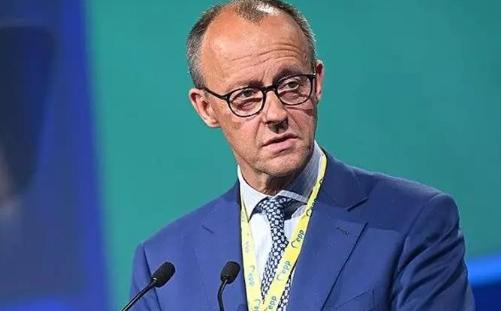 治不了俄罗斯，还治不了你？默茨一句话，以色列彻底怂了。

这次默茨发火，导火索特