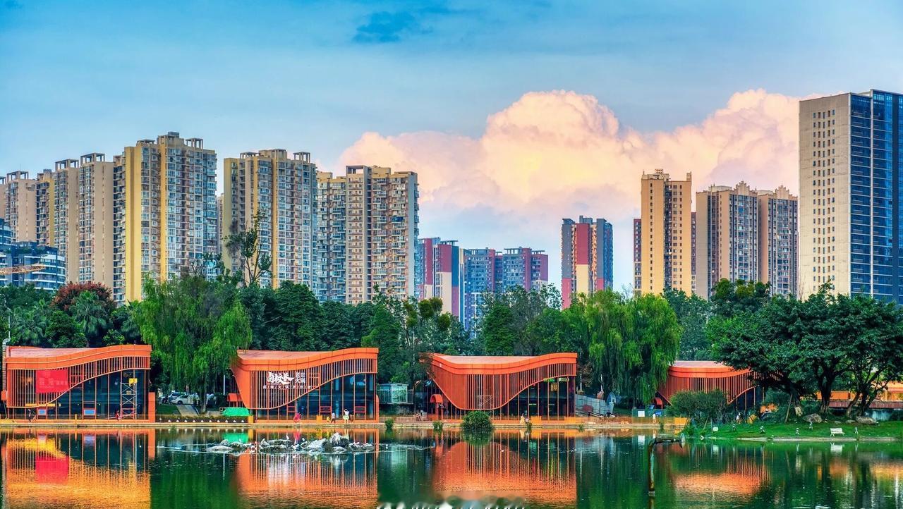 住在温江【🤳打卡地+1！温江这个临湖消费场景亮相】温江的城市发展日新月异，消费