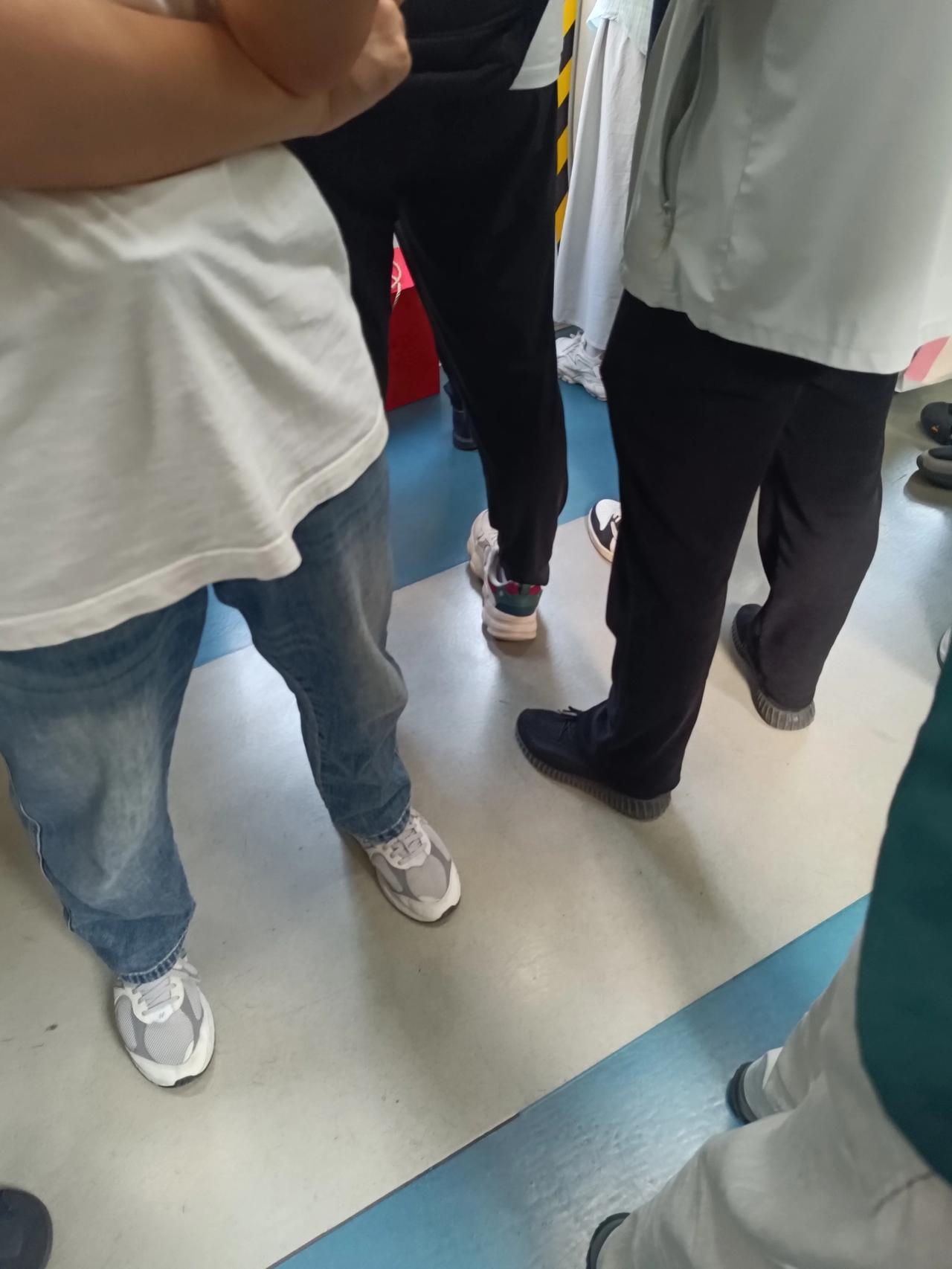 在北京天天这样挤地铁上班的日子什么时候才是个头呢？每天在路上的时间都要几个小时了