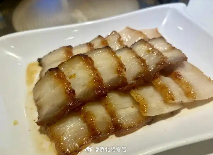 既然大家对预制菜意见多，那么能不能出菜前就标注赛“预制菜”或“非预制菜”标识。就