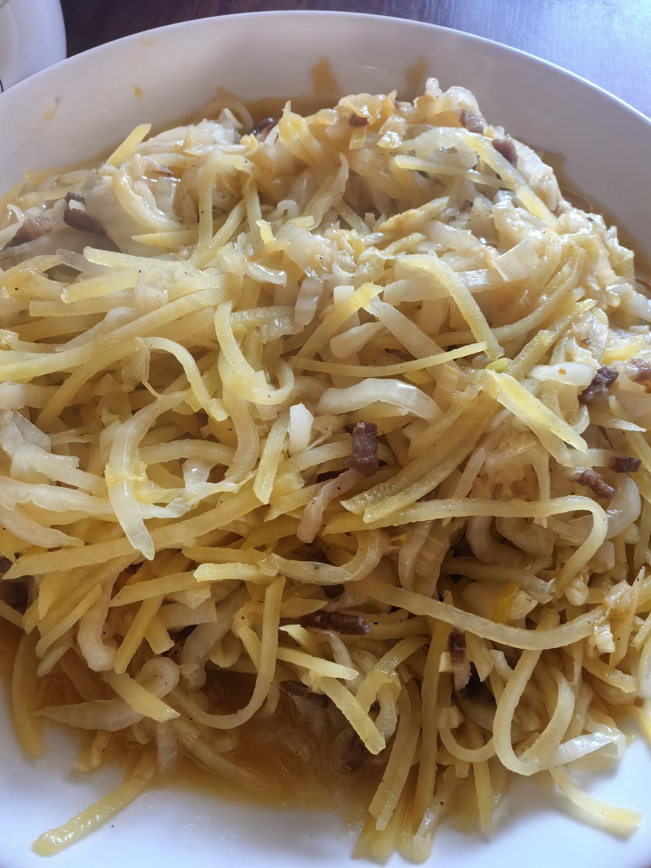 老公好友，年过半百57岁，使大劲花了12万买了一个二手楼房。
简单的装修，打算过