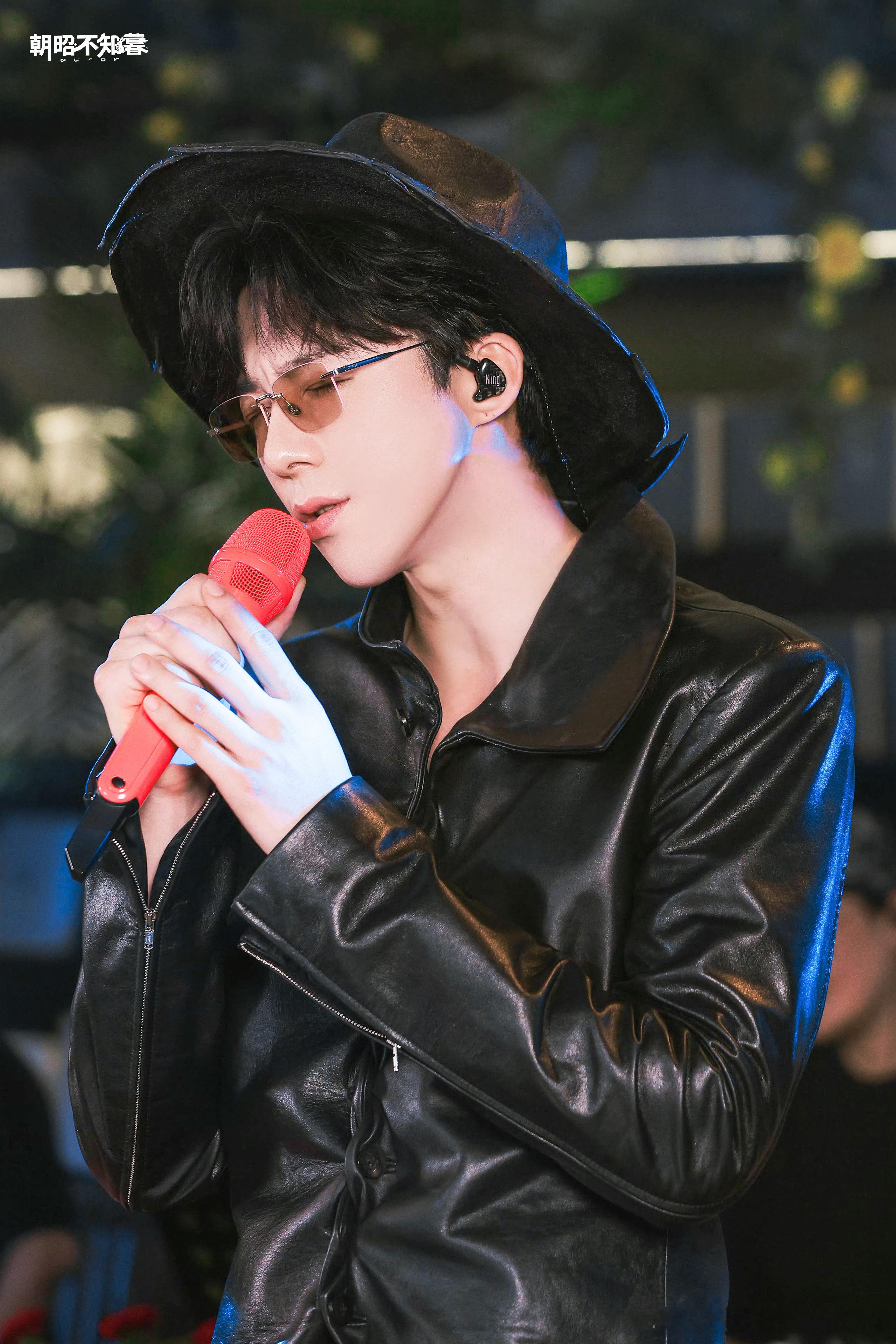 💜凝聚V力量 💜摩登兄弟 传递正能量 💜摩登兄弟保持乐观和积极的心态，任何