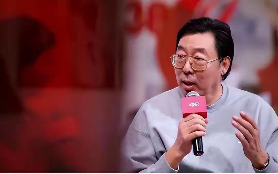 1990年，上海体育馆那场退役仪式，现在想起来还挺让人感慨，朱建华把五根破过世界