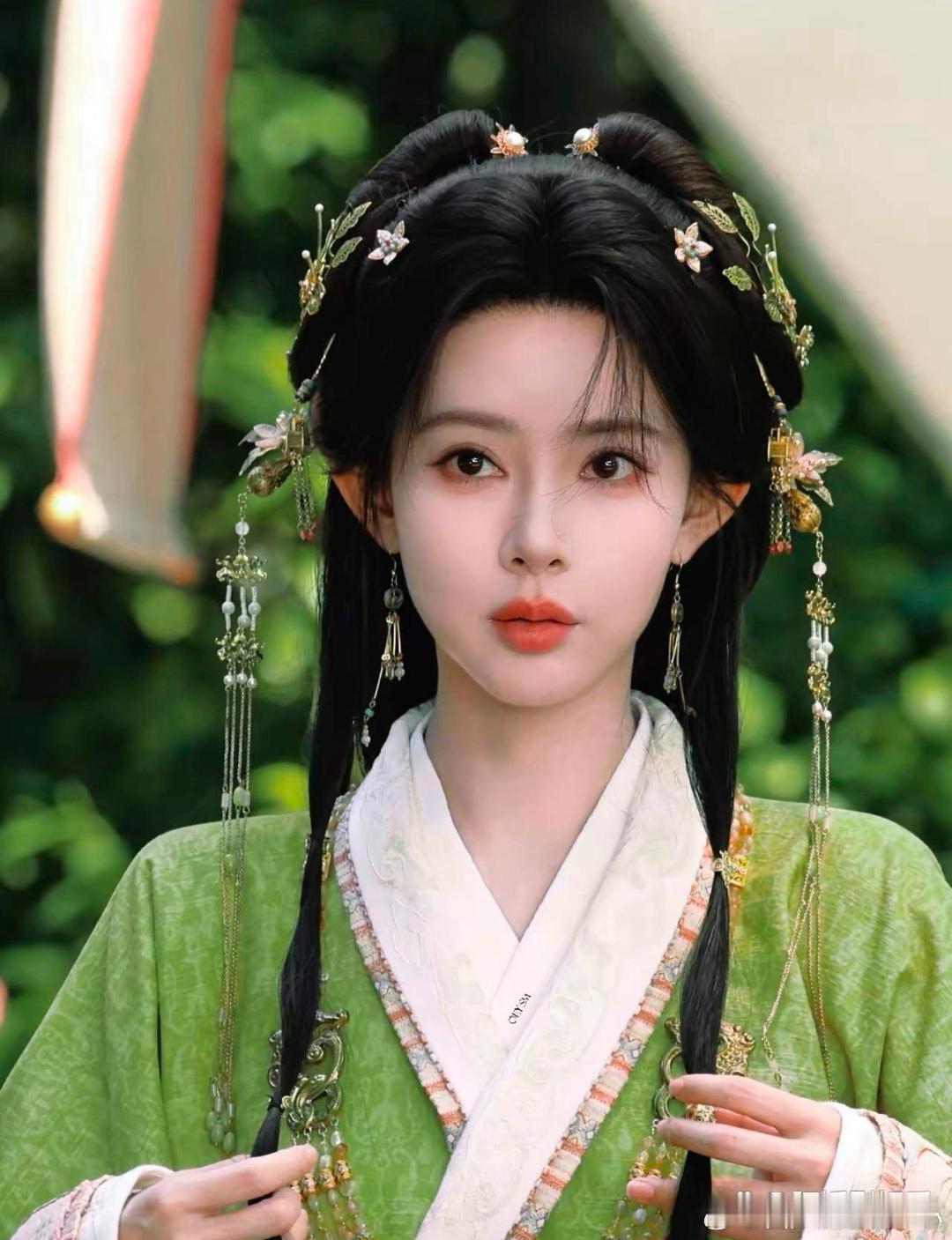 1. 孟子义和丁禹兮确实接了现代偶像剧《无尽夏》，两人已经签了意向合约。2. 优