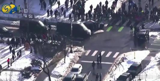 美国境内响起枪声，特朗普闯大祸，民主党总动员，局势一触即发？
特朗普还没从抓捕马