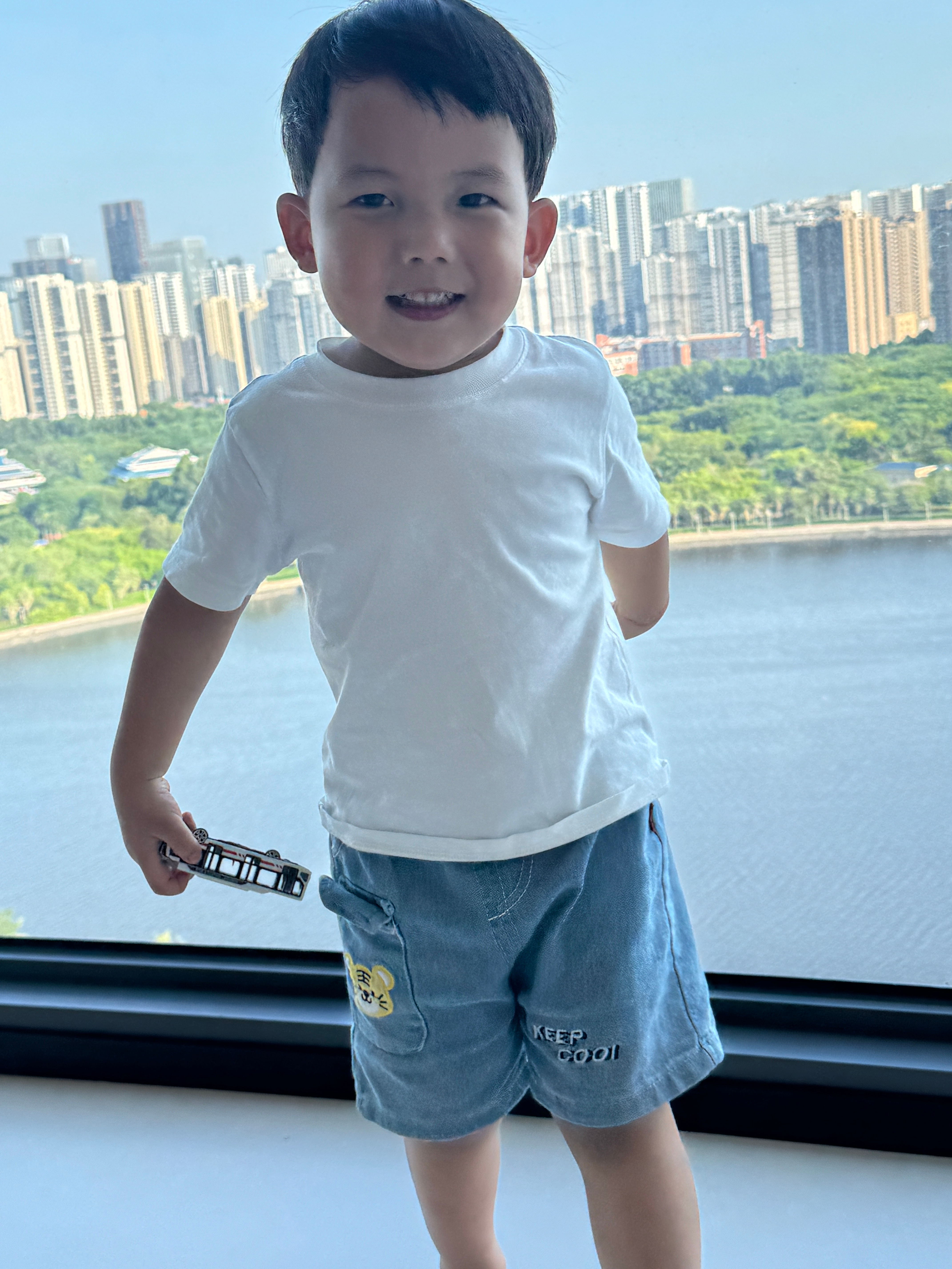 坏消息：中午在幼儿园又尿床了。。。最近三点放学太早了点。 ​​​