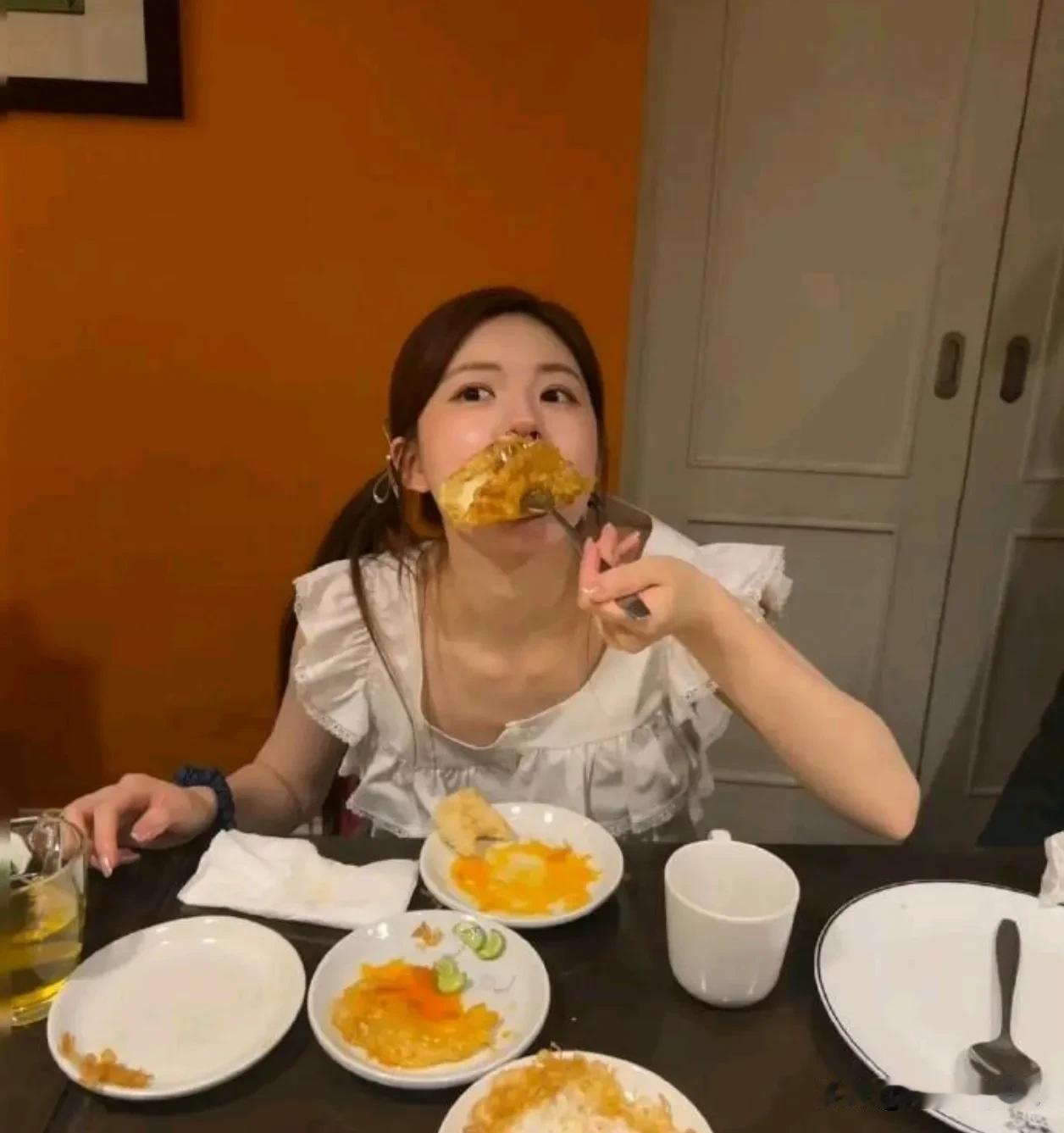 电视上看着一般般，真人简直就是美若天仙！