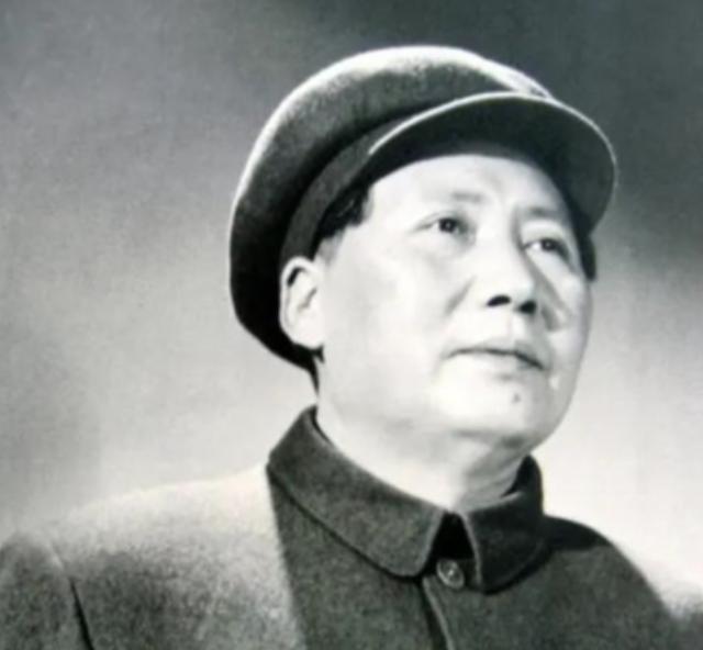 1958年，毛主席下令炮击金门，不小心炸死两个美国顾问，美国得知后率大军压境，指