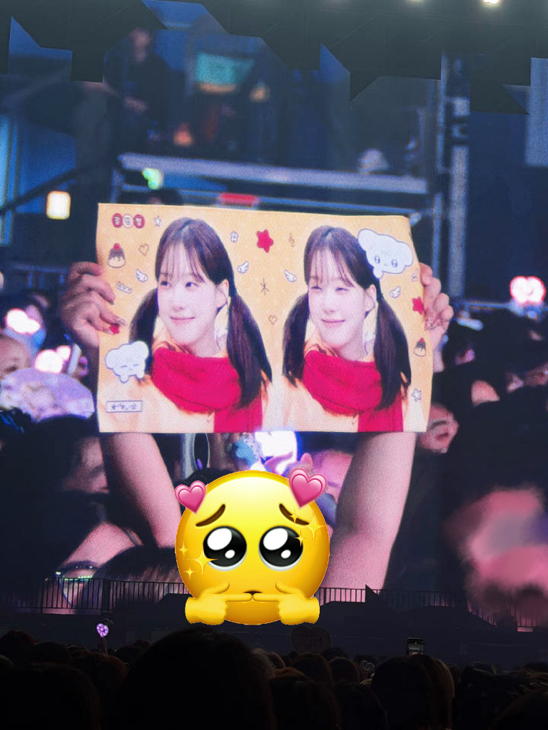 就这样被带上演唱会大屏😭 