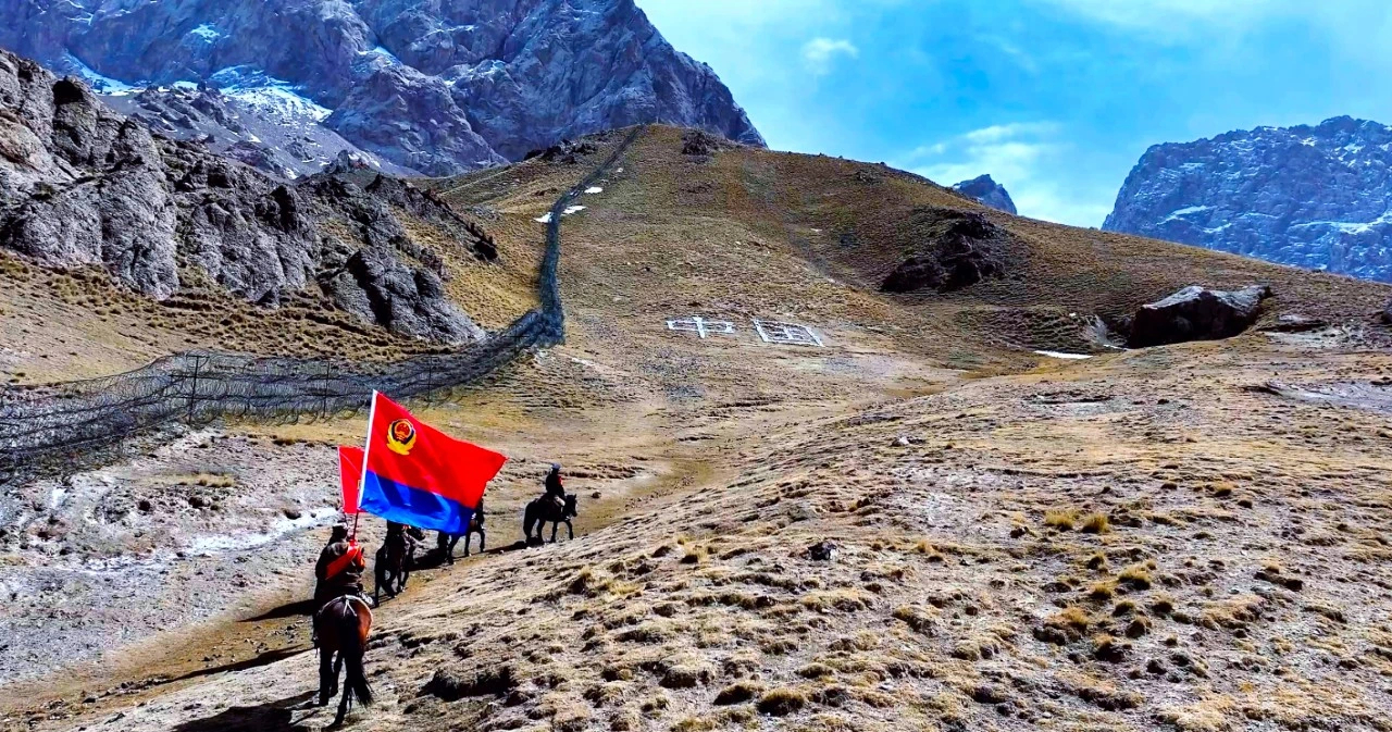 境一线，有支马背上的国家安全宣传队初冬时节，一名柯尔克孜族牧民在放牧时，发现了可