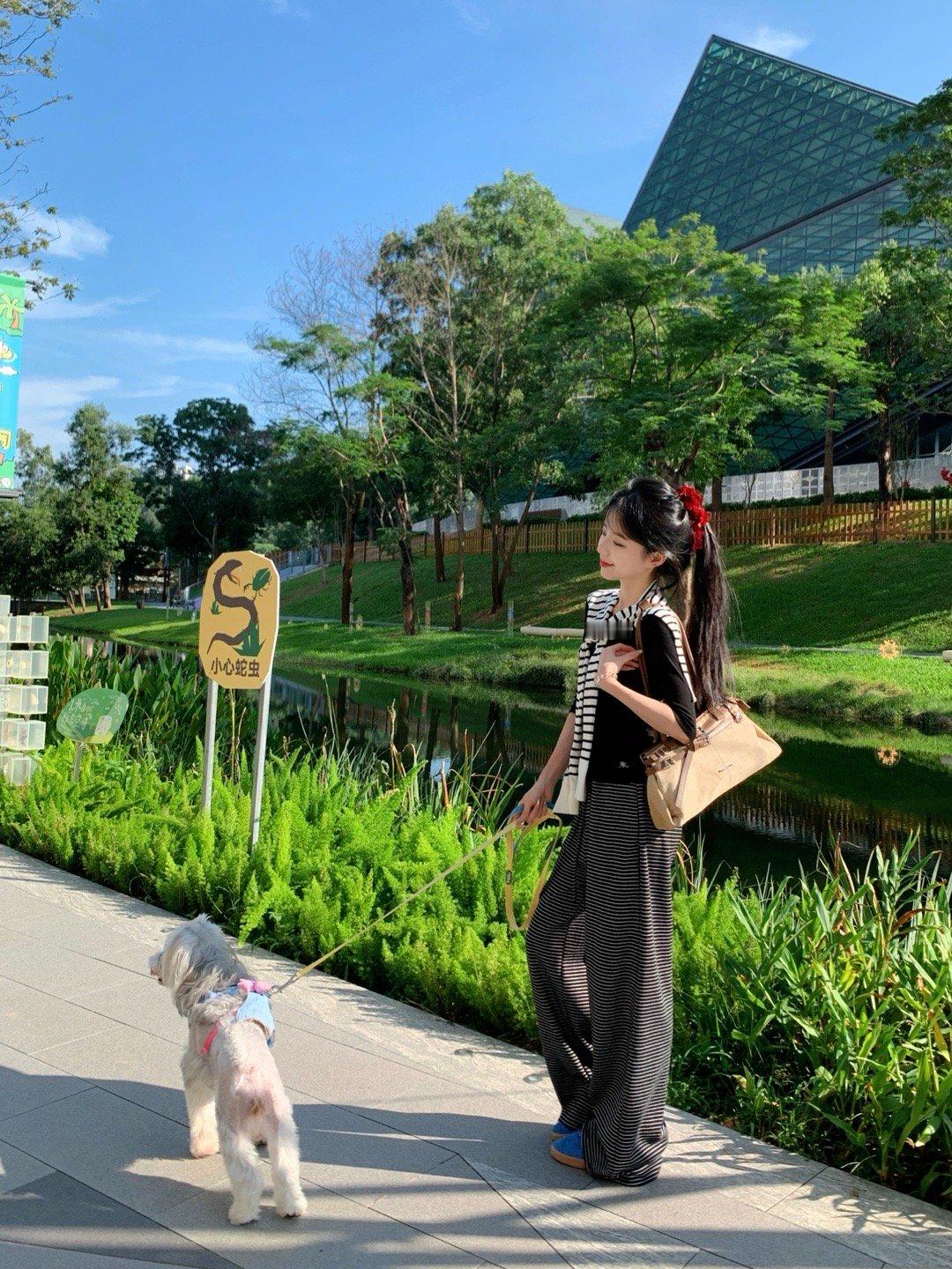 平静 自由 幸福 普通的一天🫶🏻现在正在去吃我最爱吃的乳鸽的路上 来分享我的