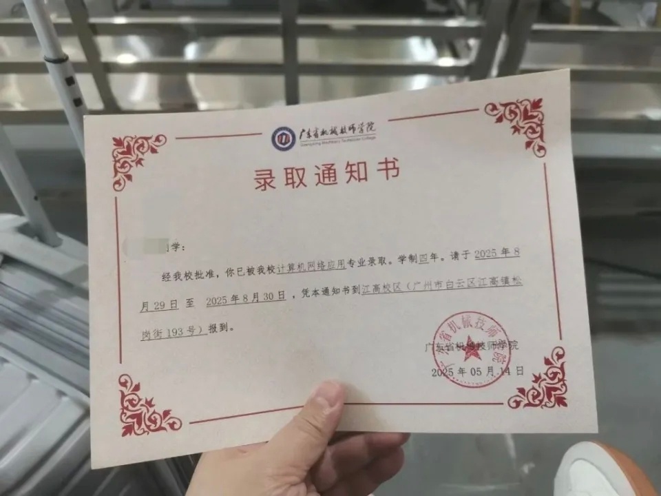 19岁自闭症学生技校报到当天遭劝退校方最大的过错在于时间点。如果学校对招生条件有