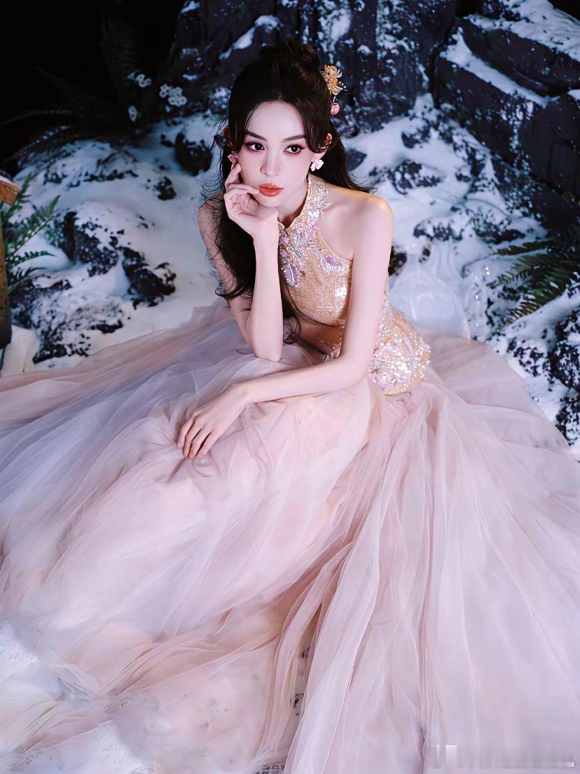 于正合作的所有女演员我发现都有一个特点那就是需要特别充足的瘦，最好是刚硬的瘦，吴