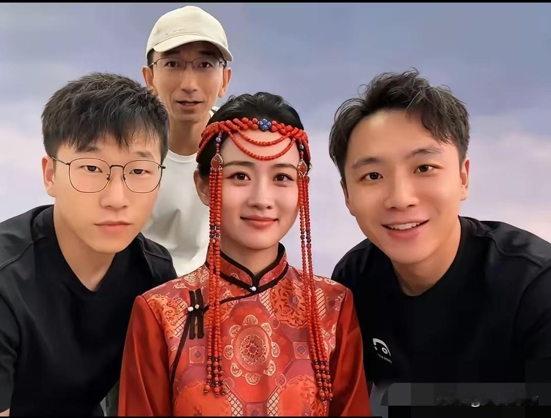 林林这事儿，
戳中了不少人的心窝子：
去大厂拿高薪当螺丝钉，还是去创业公司拼一把