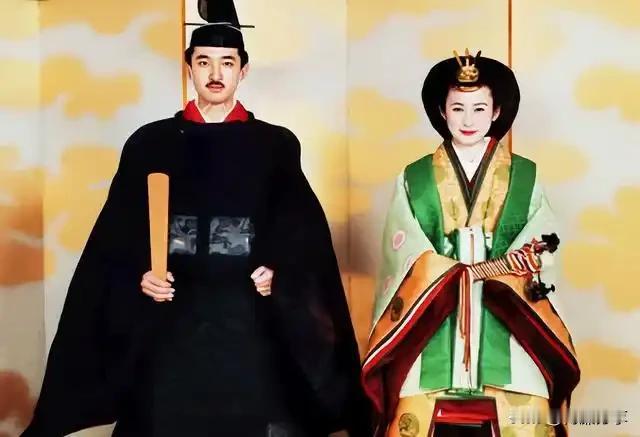 日本天皇家族延续两千多年不断层的核心原因
 
日本皇室号称万世一系，从传说神武天