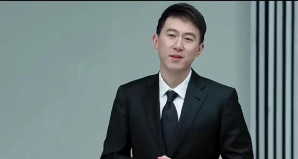 周受资这个雷军爱而不得的男人，人称打工皇帝，年薪上亿的打工人非他莫属，英俊潇洒，