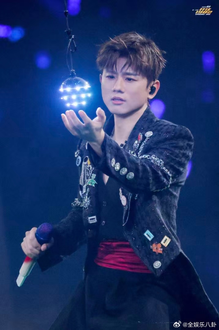 周边酒店预订暴增300%！一场演唱会带火一座城，张杰用实力诠释了什么叫“文化消费