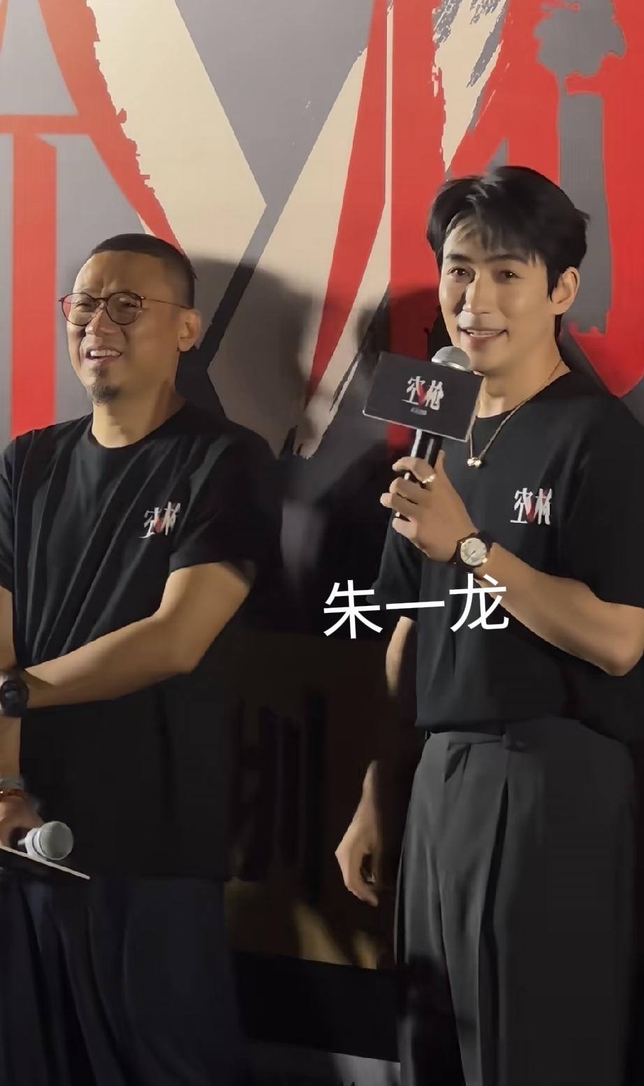 真服了朱一龙了，全片就他是湖北武汉的，学了一个月，就会说粤语了。
而檀健次广西北