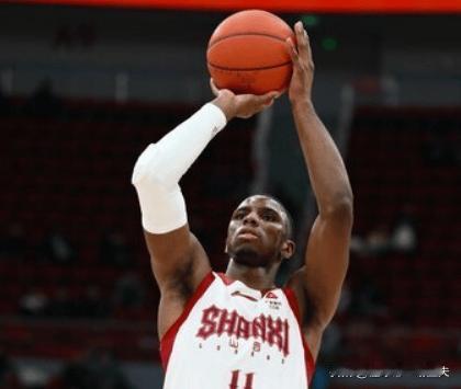 山西外援迪亚洛敢爱敢恨！
暴扣后，回头狠撞广州球员来宣泄情绪， 恕我直言，我非常